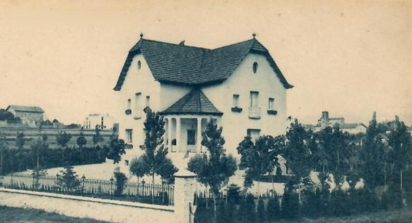 Fotografía antigua de la torre modernista de Torre Magret en Llinars del Vallès